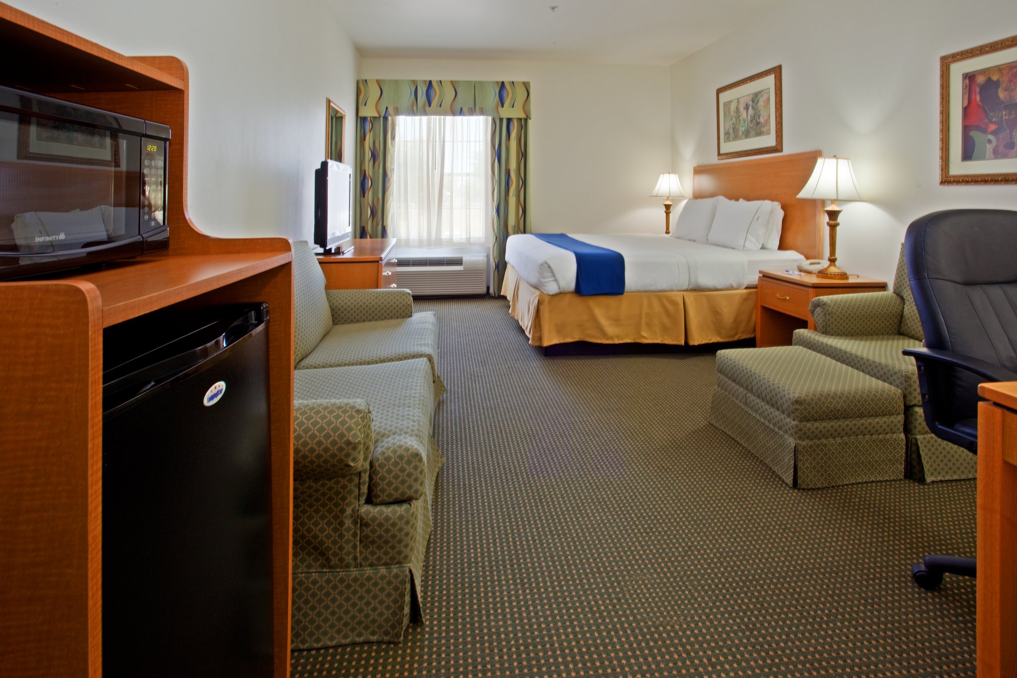 Holiday Inn Express & Suites Columbus