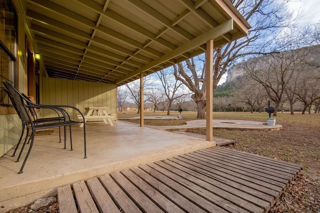 Seven Bluff Cabins