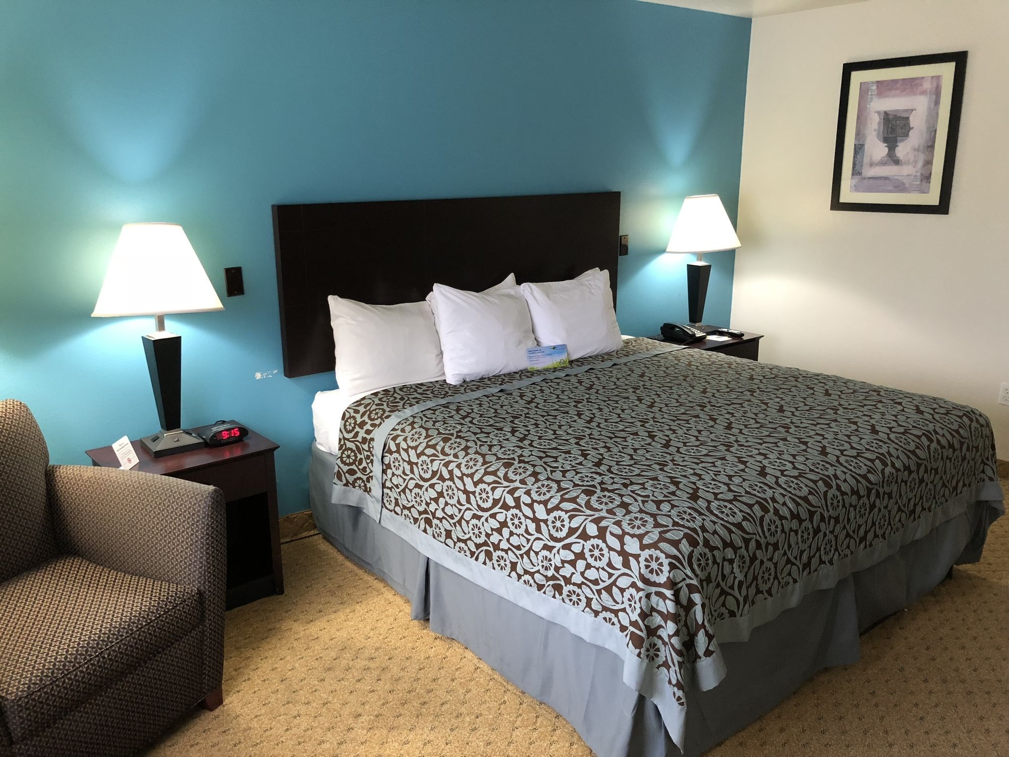 Days Inn & Suites by Wyndham Conroe North