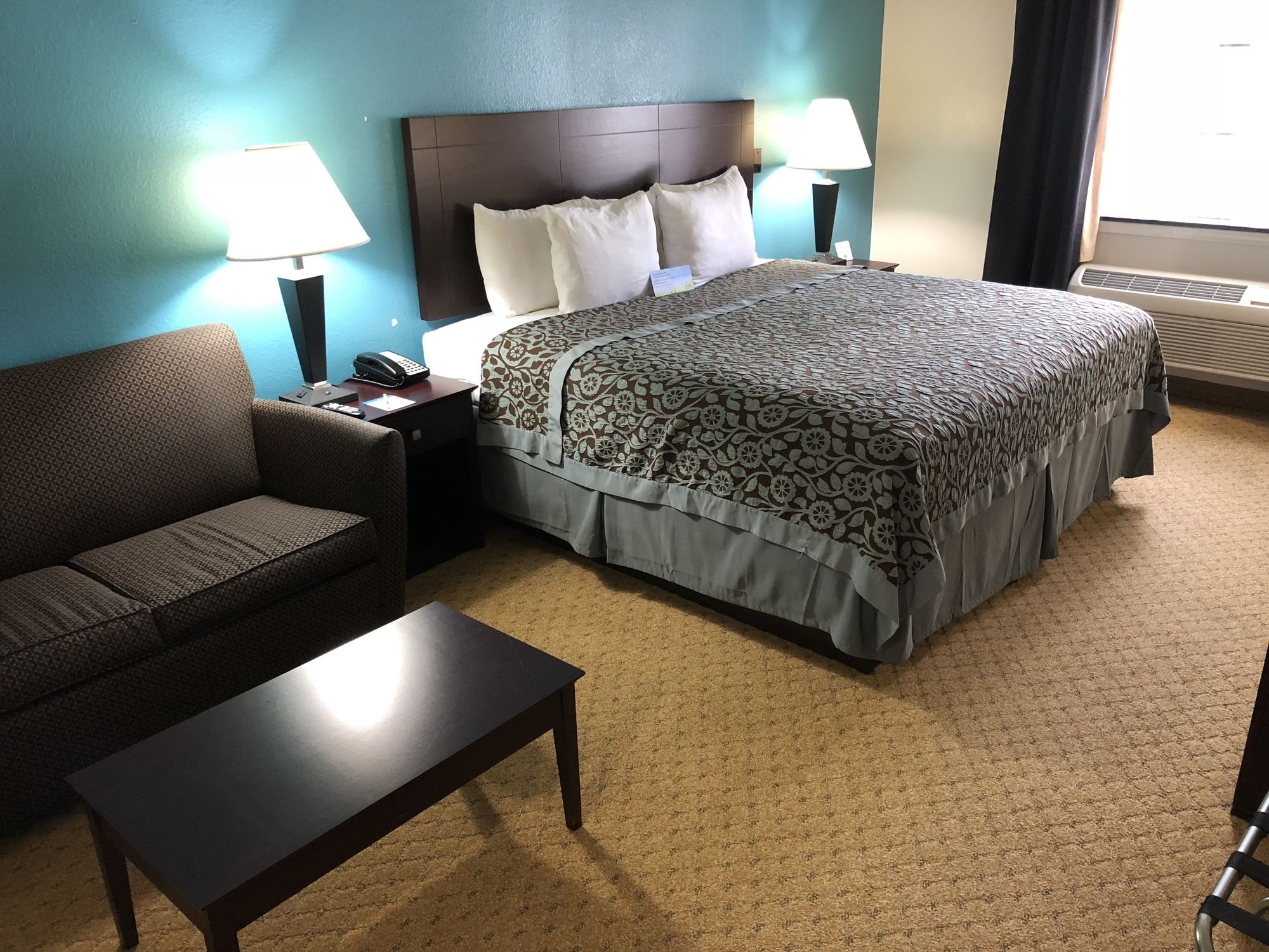 Days Inn & Suites by Wyndham Conroe North