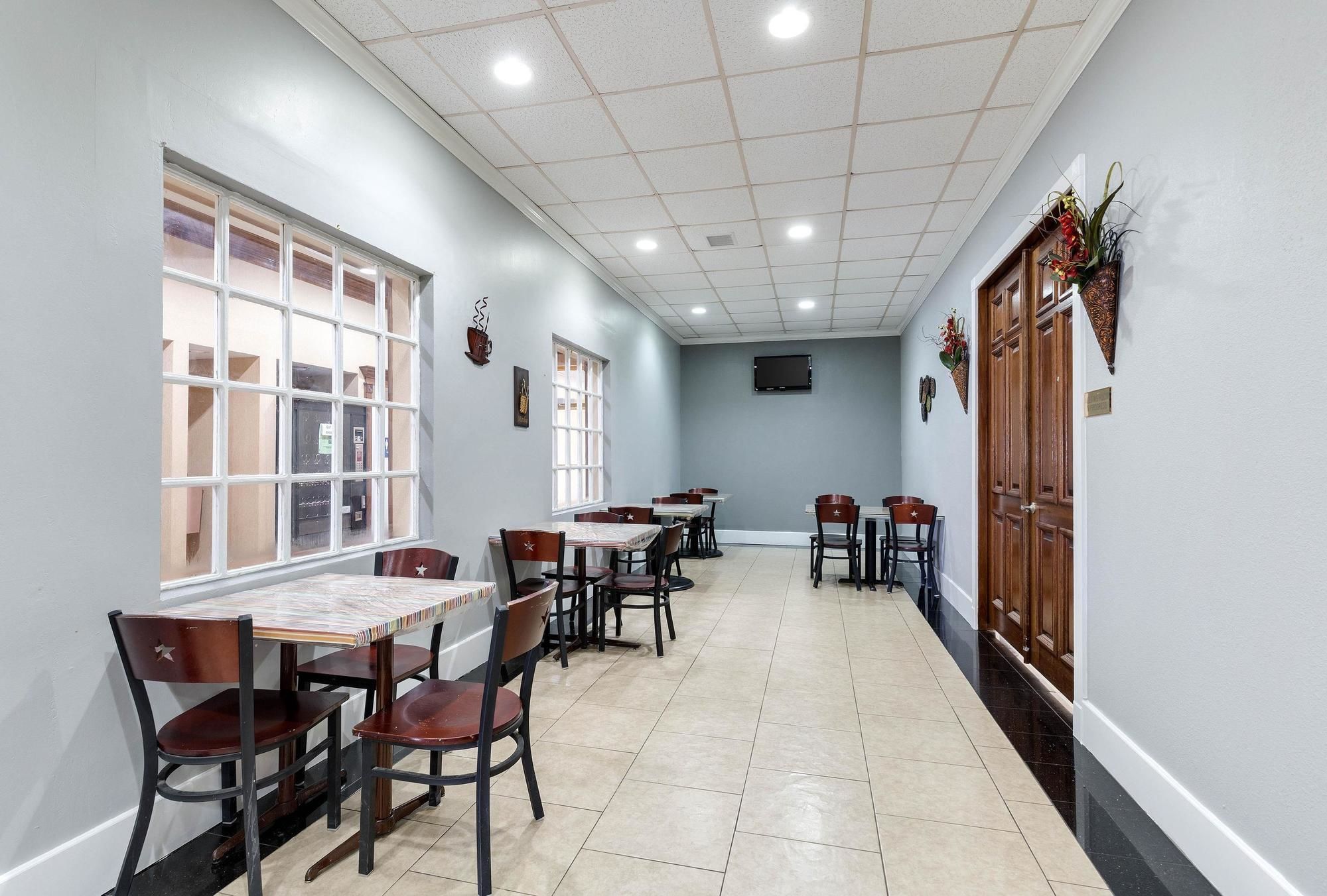 Hotel Elev8