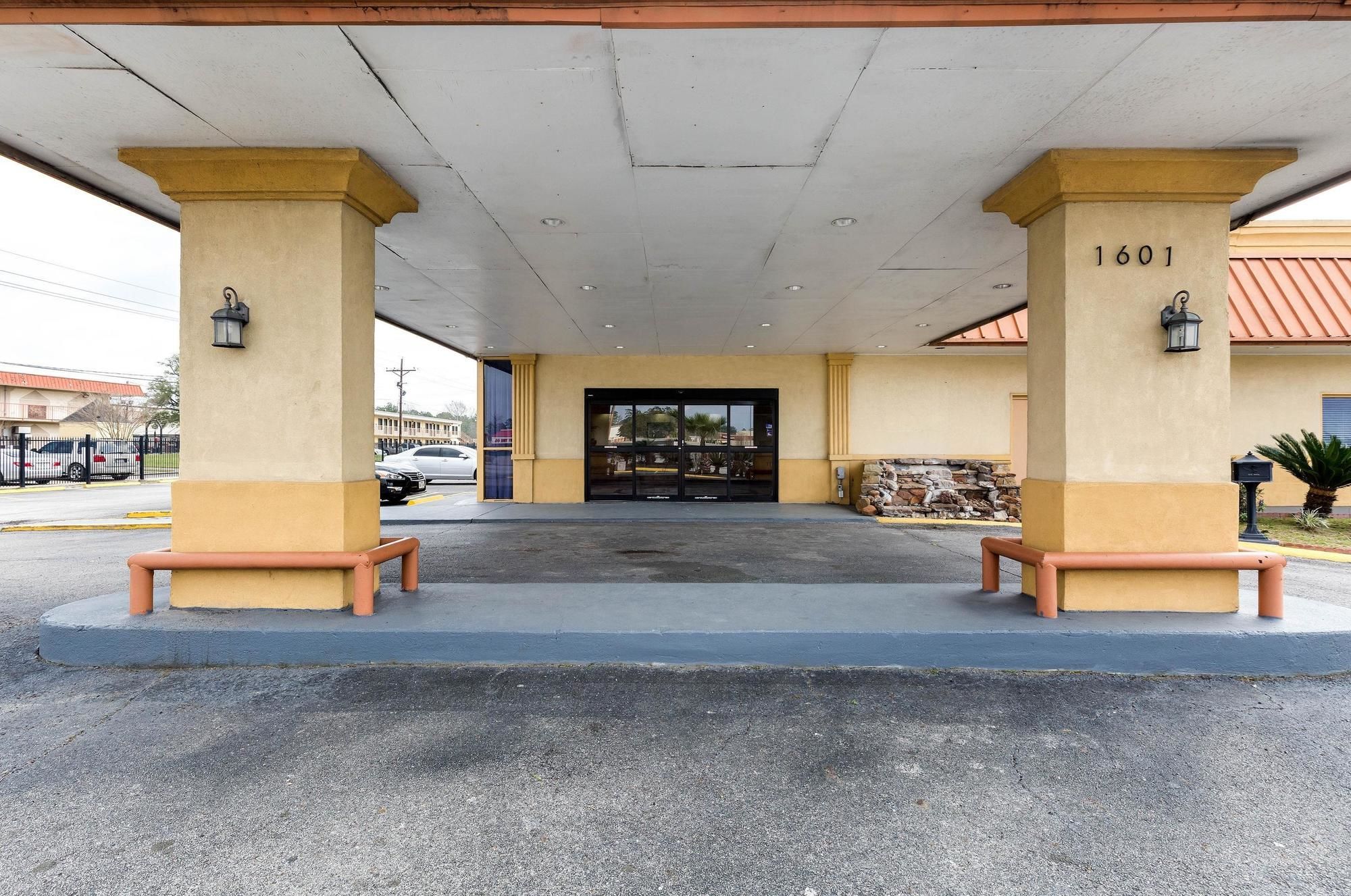 Hotel Elev8