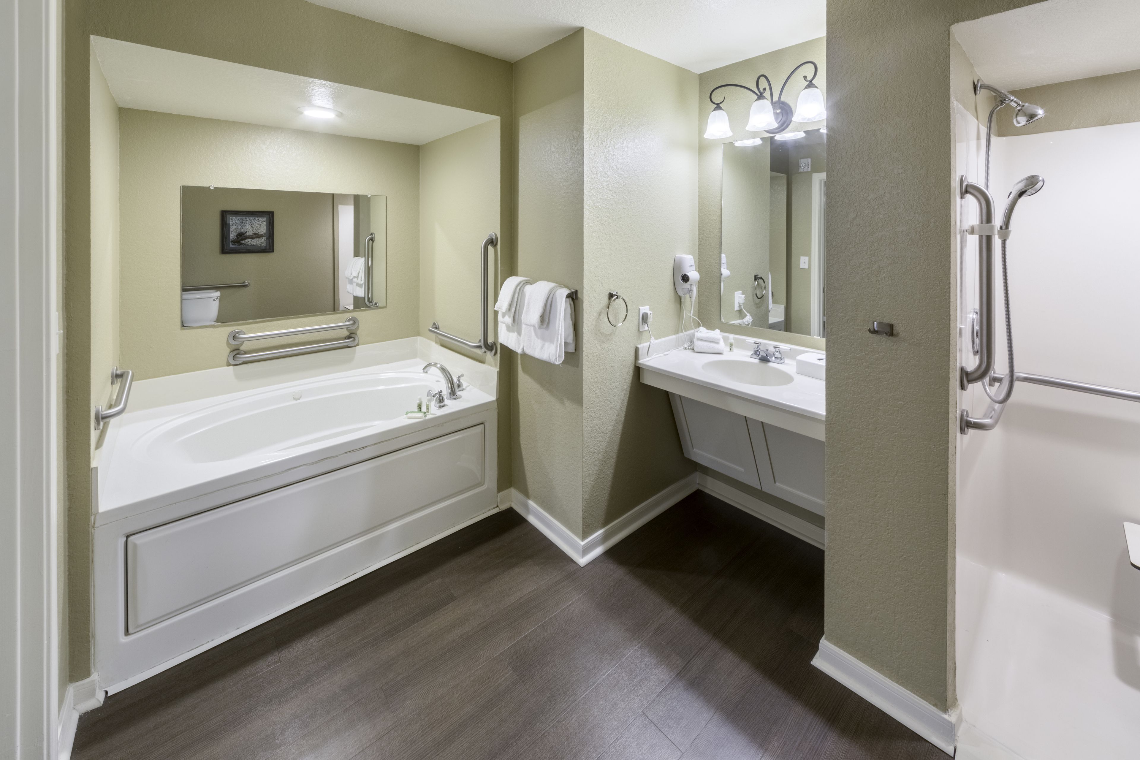 Holiday Inn Club Vacations Piney Shores Resort