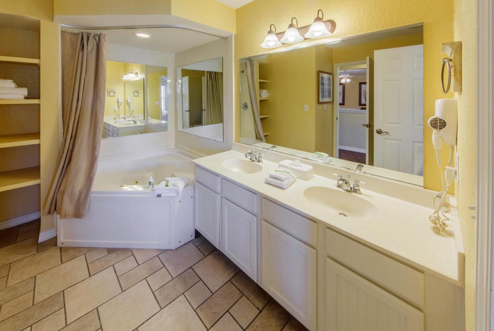 Holiday Inn Club Vacations Piney Shores Resort