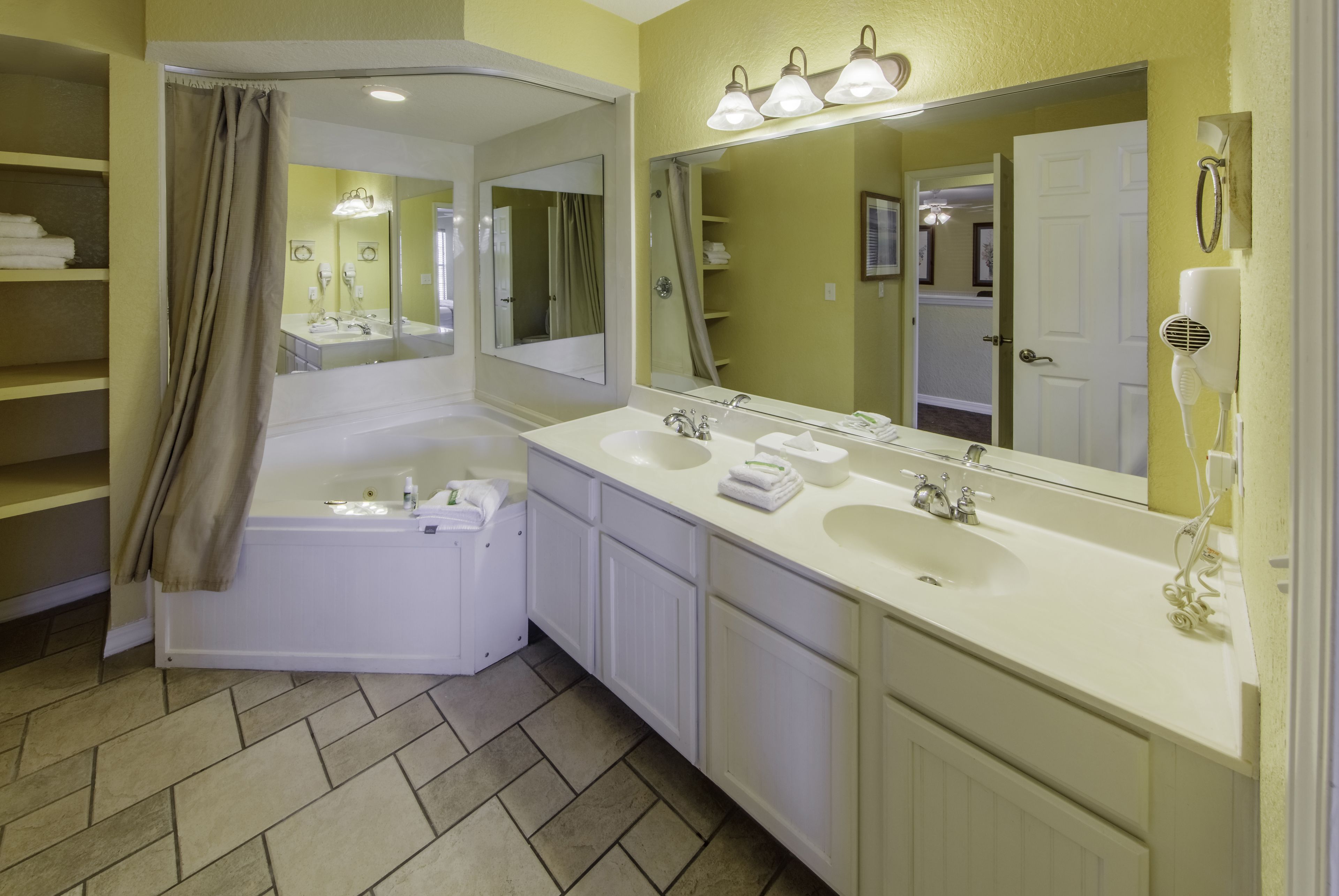 Holiday Inn Club Vacations Piney Shores Resort