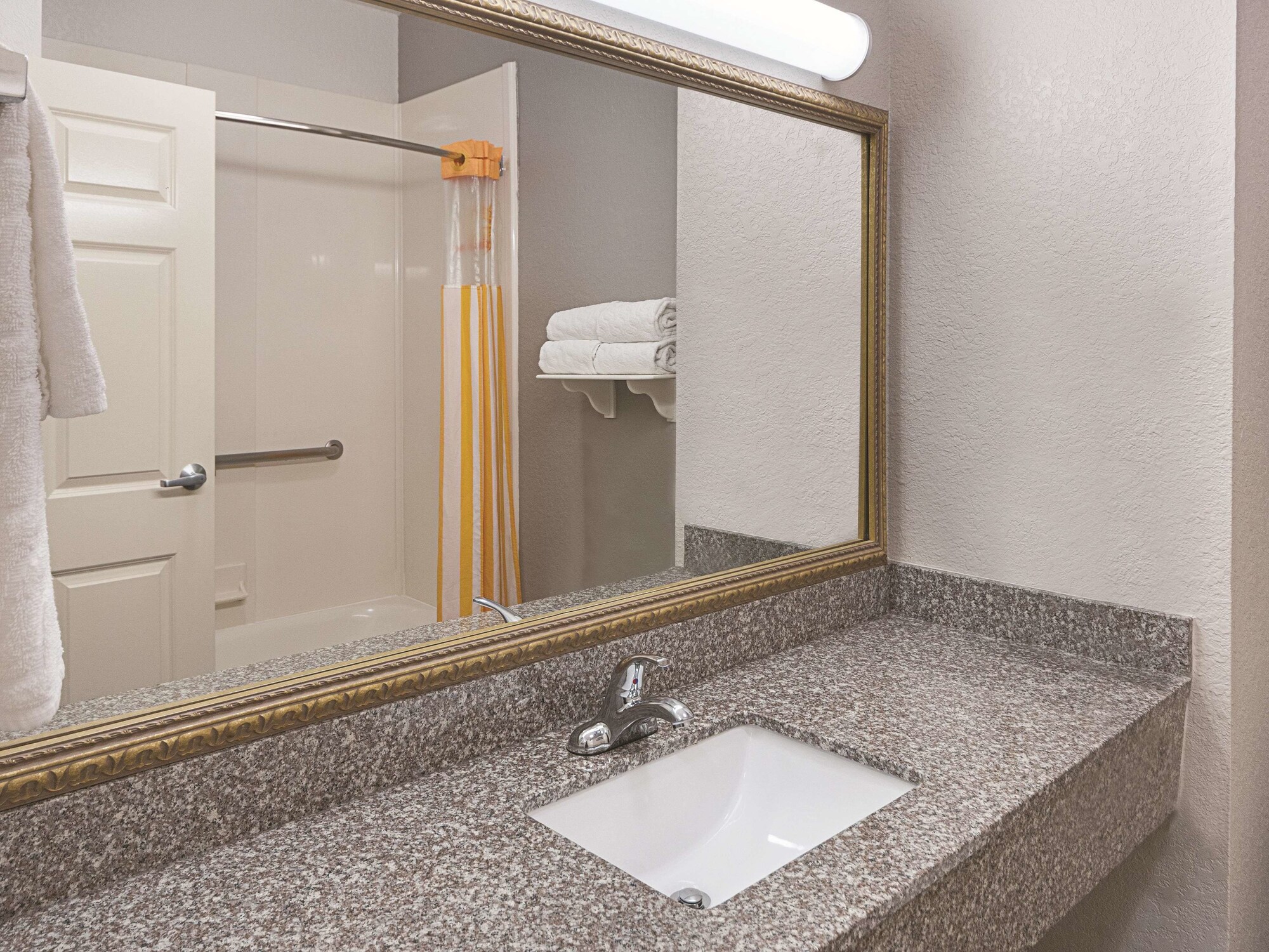 La Quinta Inn & Suites by Wyndham Conroe