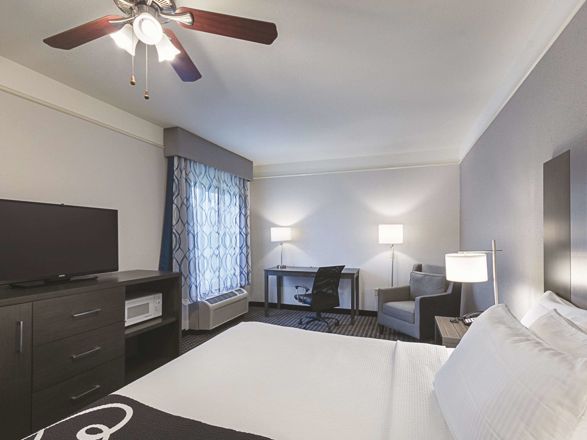 La Quinta Inn & Suites by Wyndham Conroe