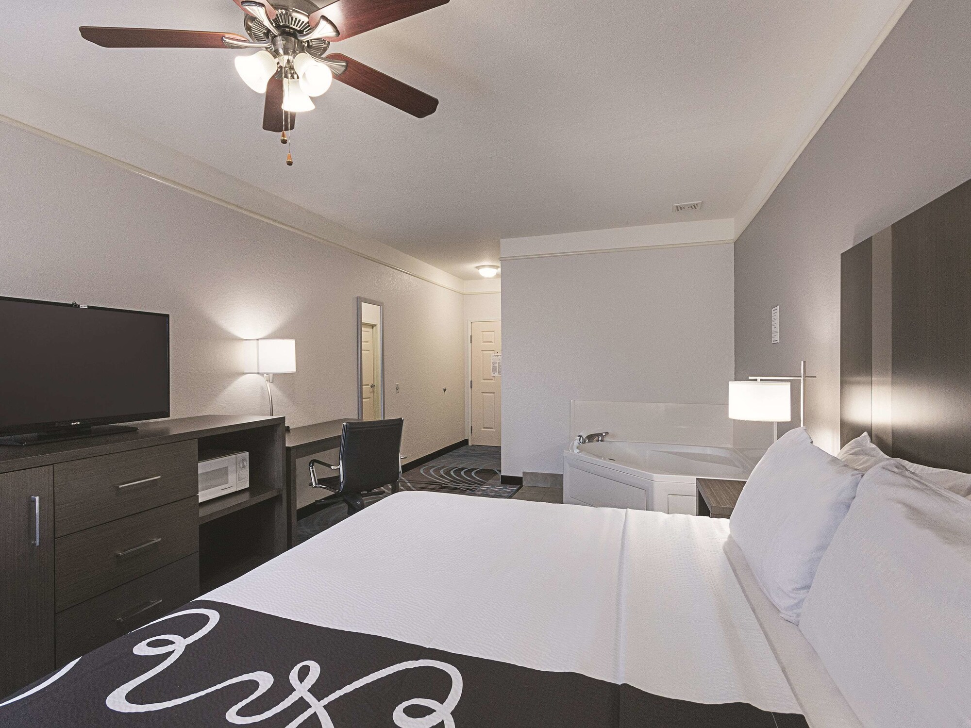 La Quinta Inn & Suites by Wyndham Conroe