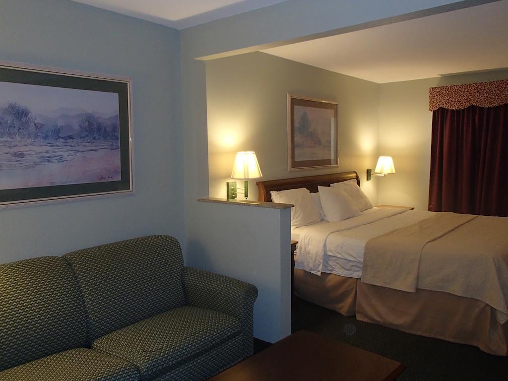 Days Inn & Suites by Wyndham Corpus Christi Central
