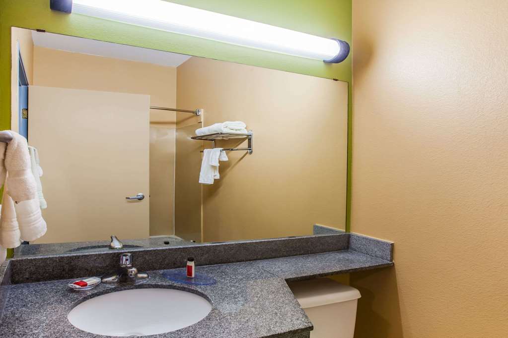 Days Inn & Suites by Wyndham Corpus Christi Central