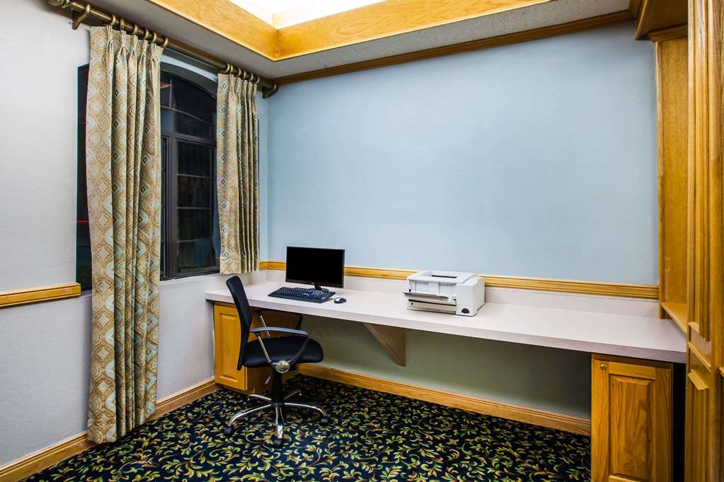 Days Inn & Suites by Wyndham Corpus Christi Central