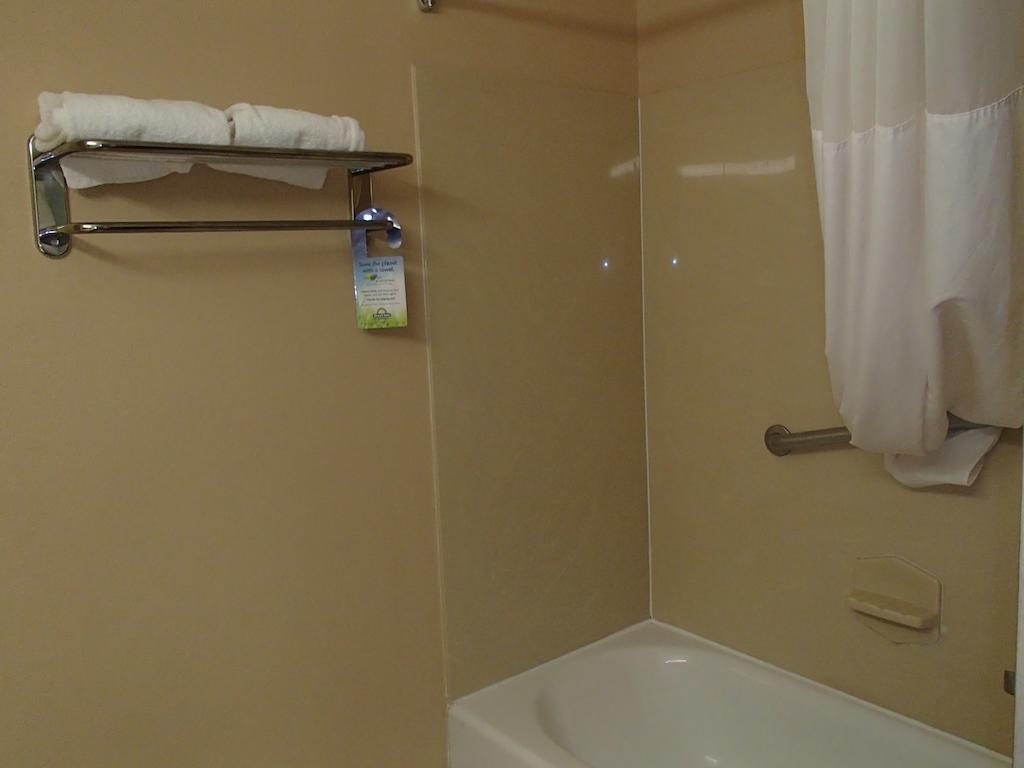 Days Inn & Suites by Wyndham Corpus Christi Central