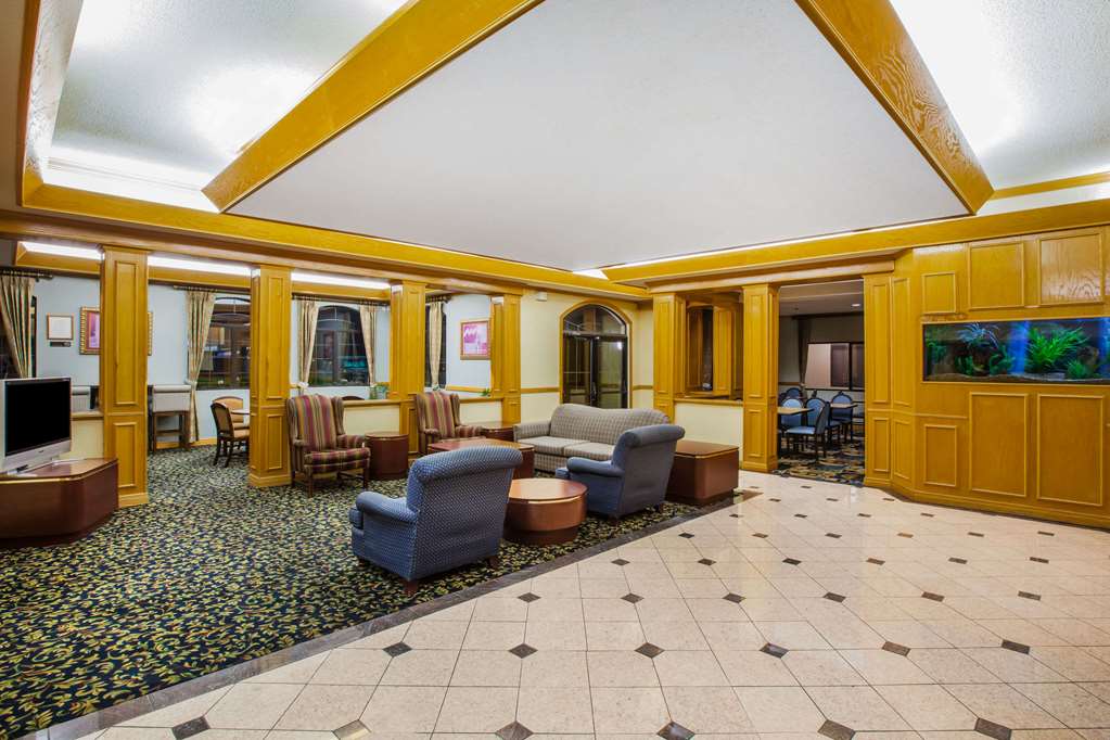Days Inn & Suites by Wyndham Corpus Christi Central