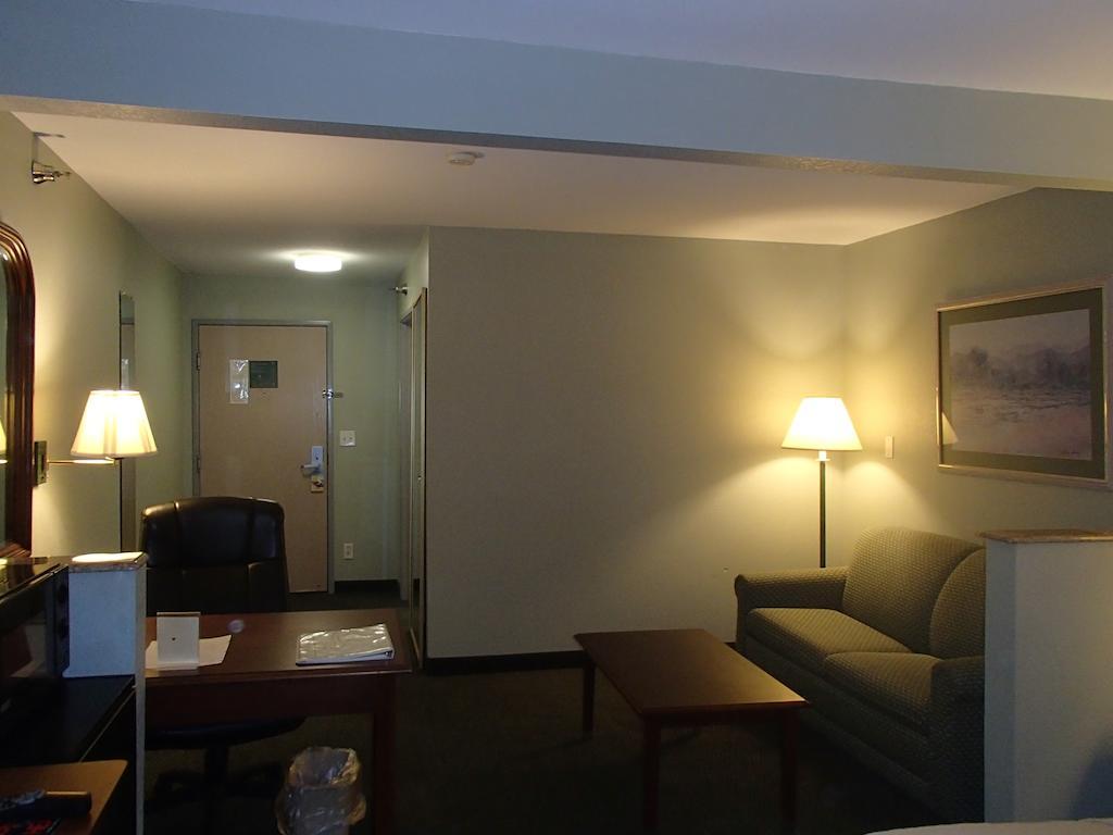 Days Inn & Suites by Wyndham Corpus Christi Central