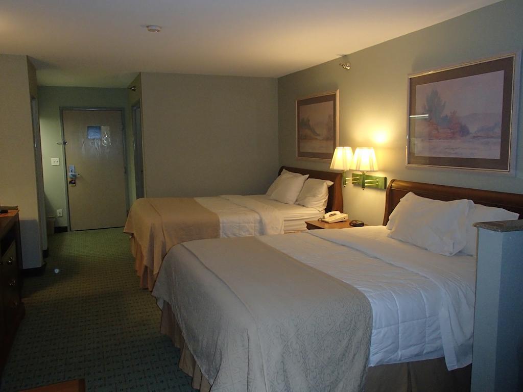 Days Inn & Suites by Wyndham Corpus Christi Central