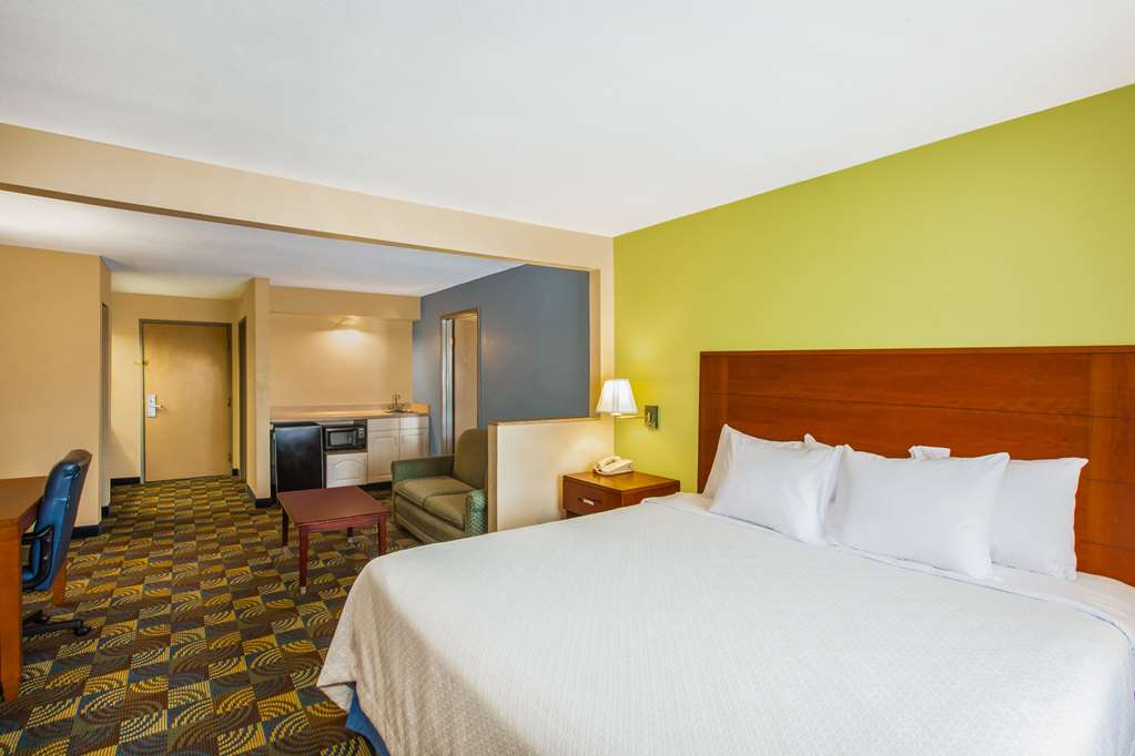 Days Inn & Suites by Wyndham Corpus Christi Central