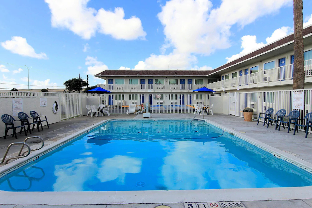 Motel 6 Corpus Christi East - North Padre