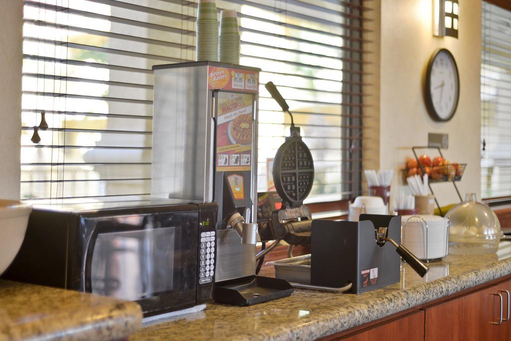 Super 8 by Wyndham Corpus Christi Northwest
