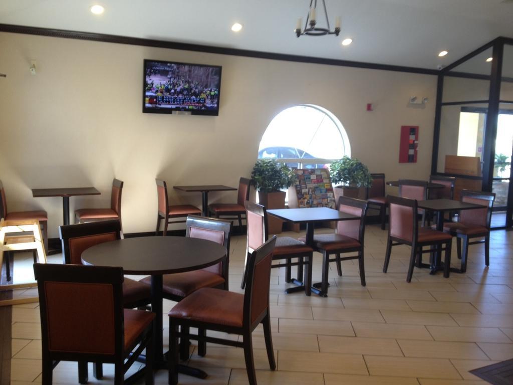 Rodeway Inn & Suites