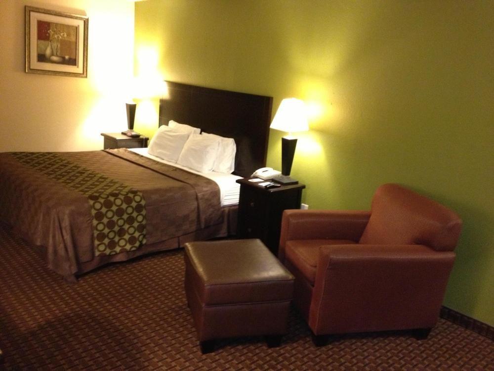 Rodeway Inn & Suites