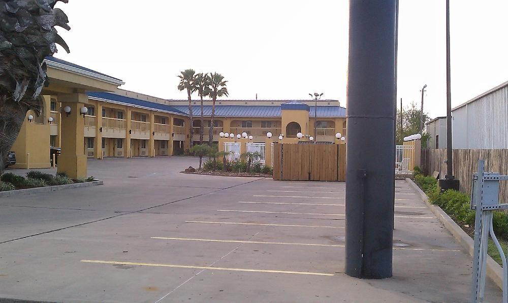 Rodeway Inn & Suites