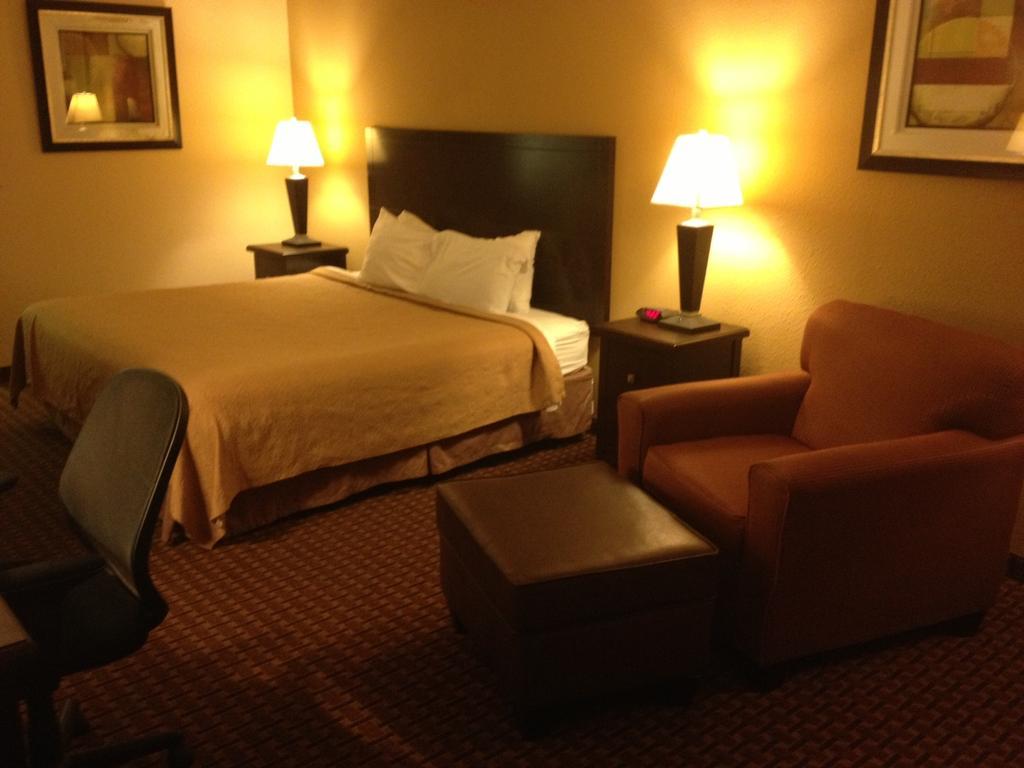 Rodeway Inn & Suites