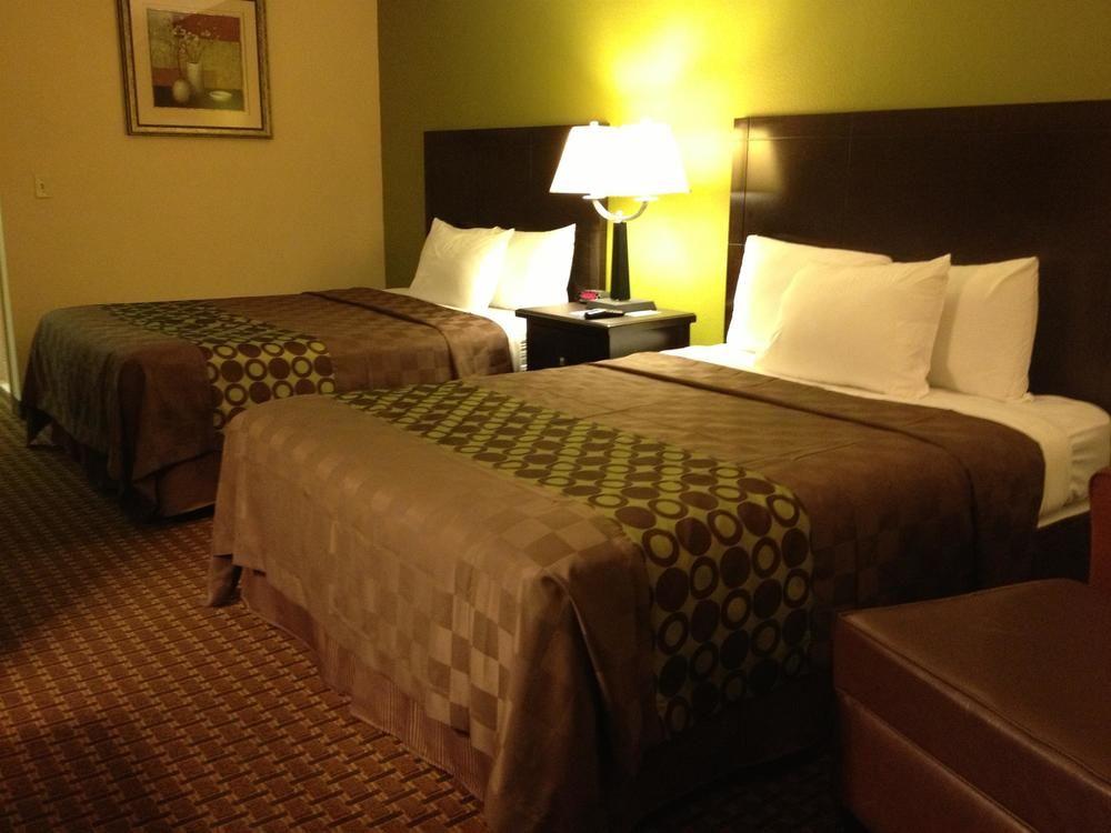 Rodeway Inn & Suites