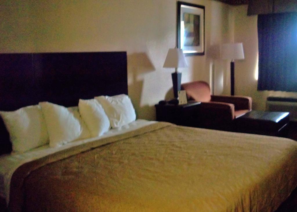 Rodeway Inn & Suites