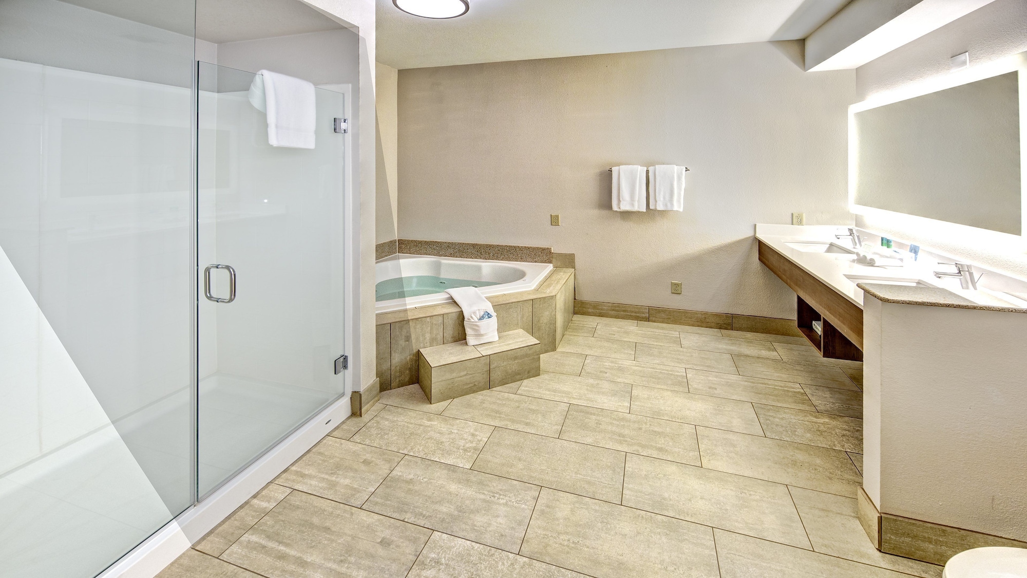 Holiday Inn Express Hotel & Suites Corsicana I-45
