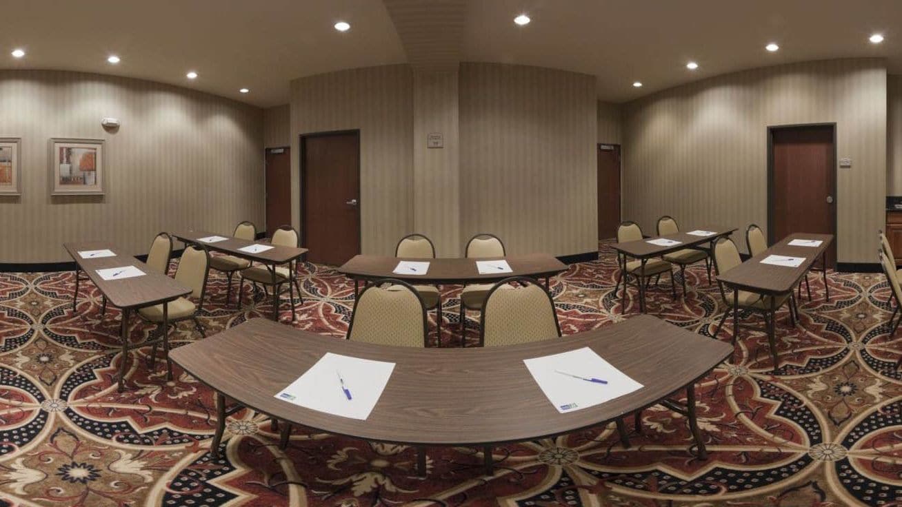 Holiday Inn Express Hotel & Suites Corsicana I-45