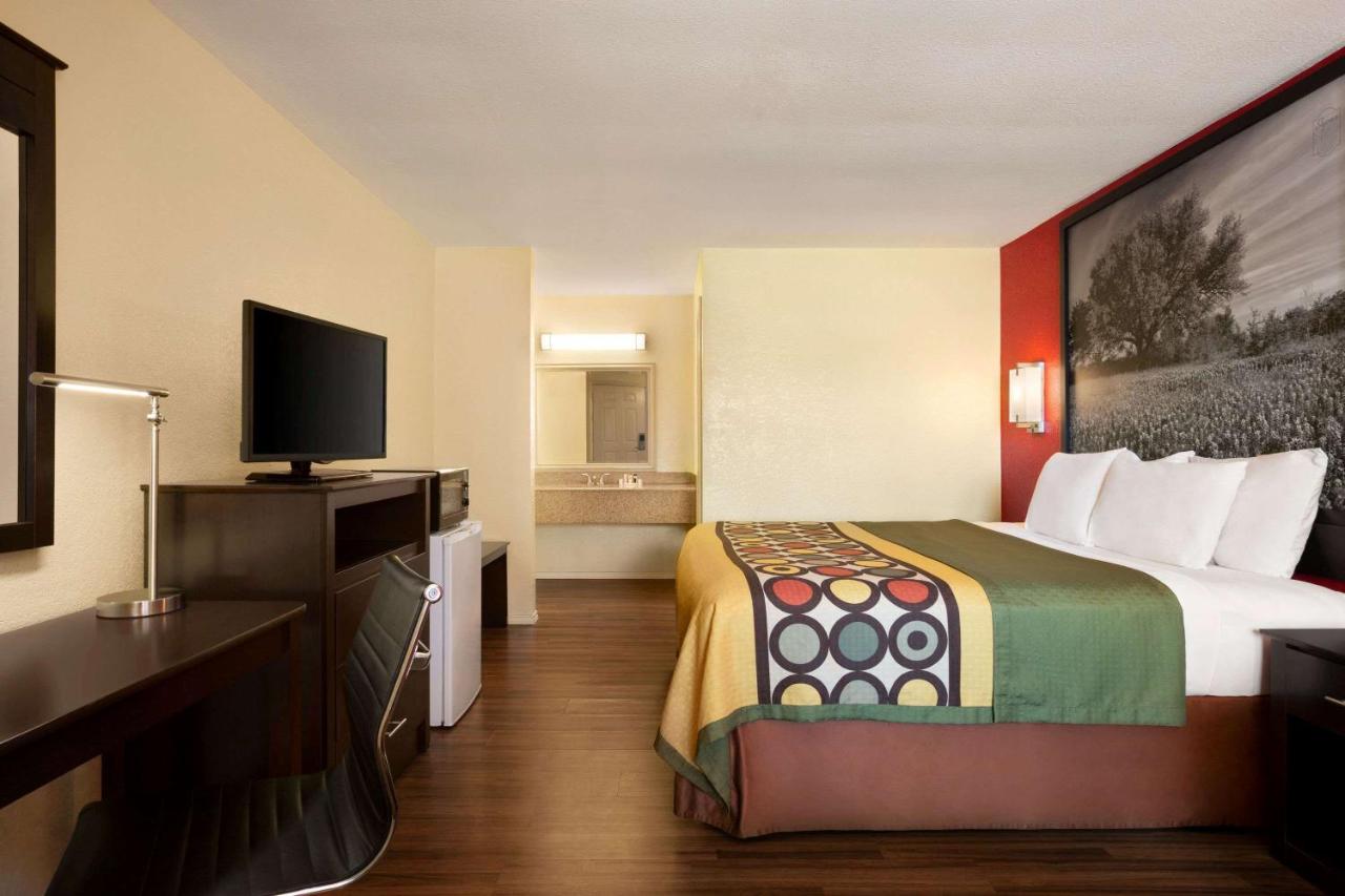 Super 8 by Wyndham Corsicana