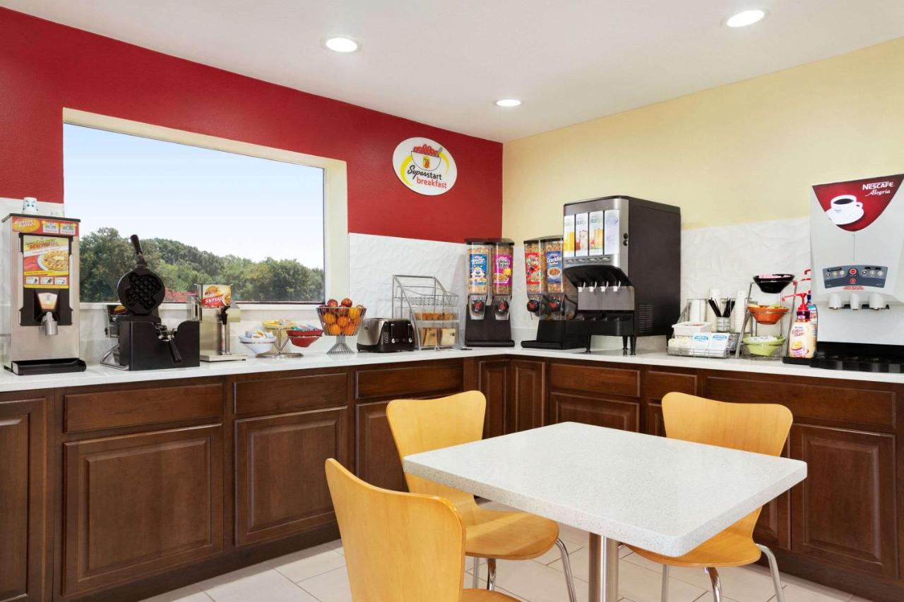 Super 8 by Wyndham Corsicana