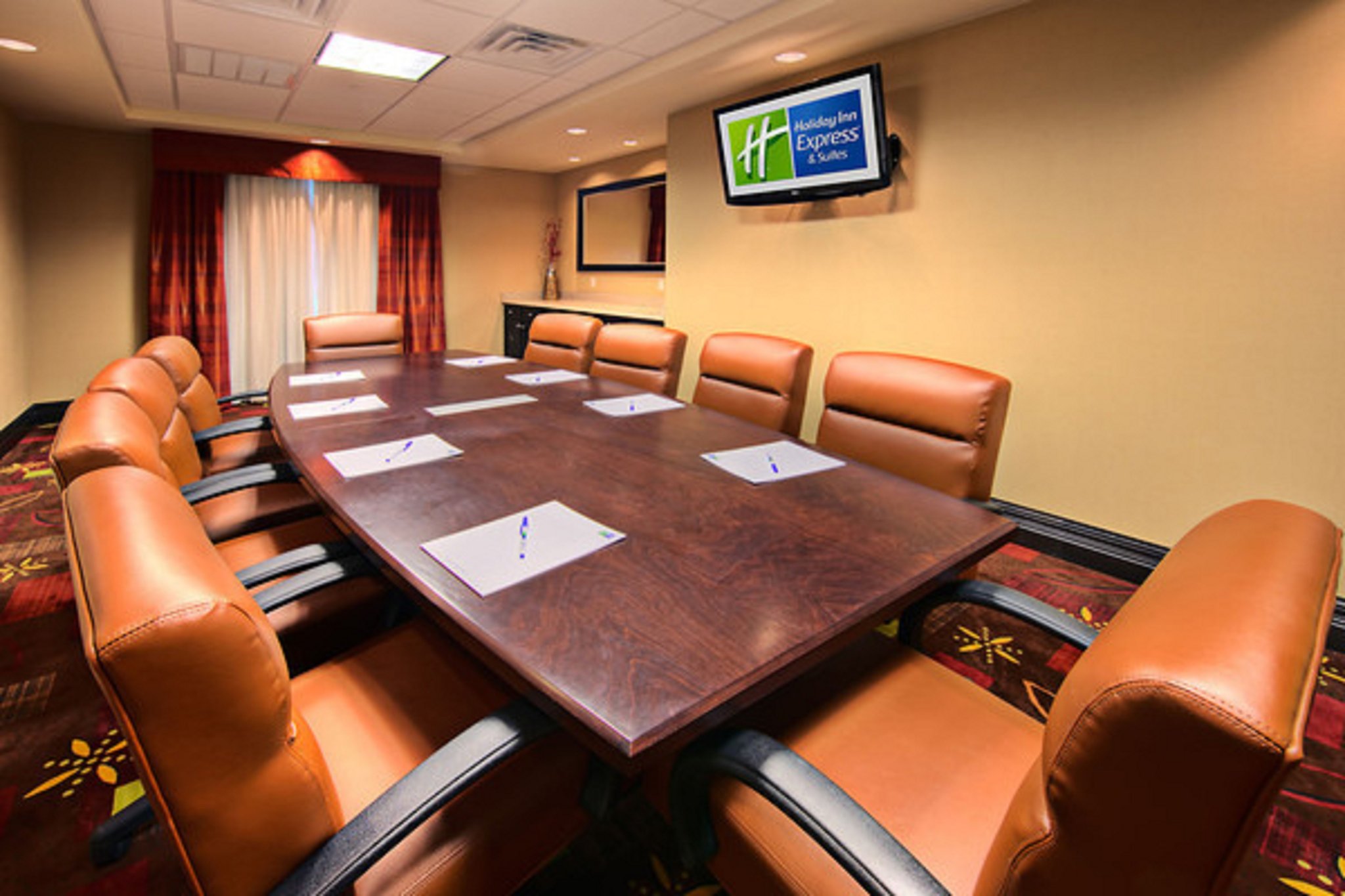 Holiday Inn Express Hotel & Suites Cotulla