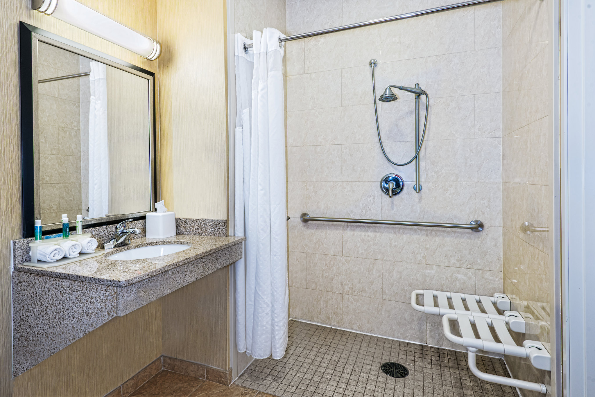 Holiday Inn Express Hotel & Suites Cotulla
