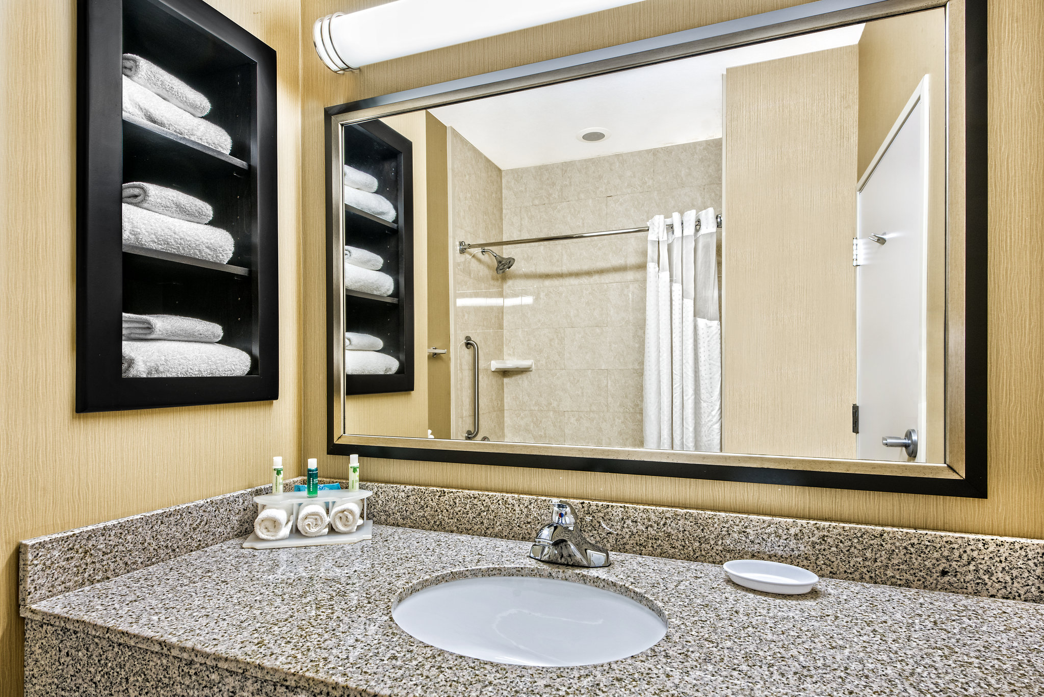 Holiday Inn Express Hotel & Suites Cotulla