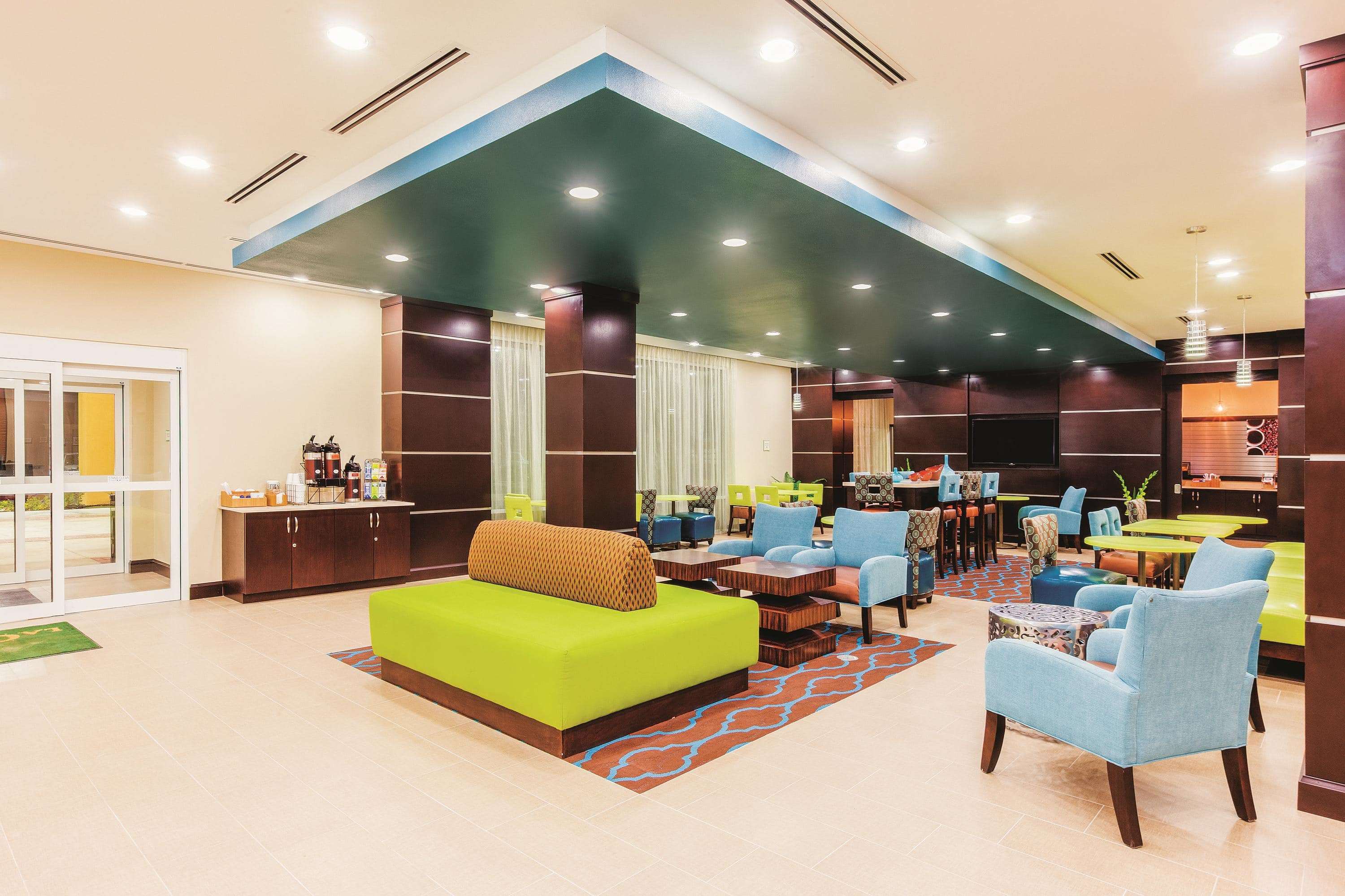 La Quinta Inn & Suites by Wyndham Cotulla