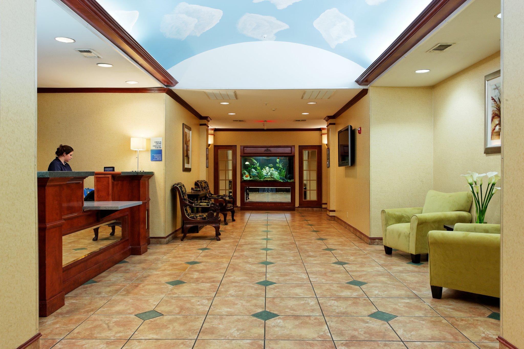 Holiday Inn Express Crockett