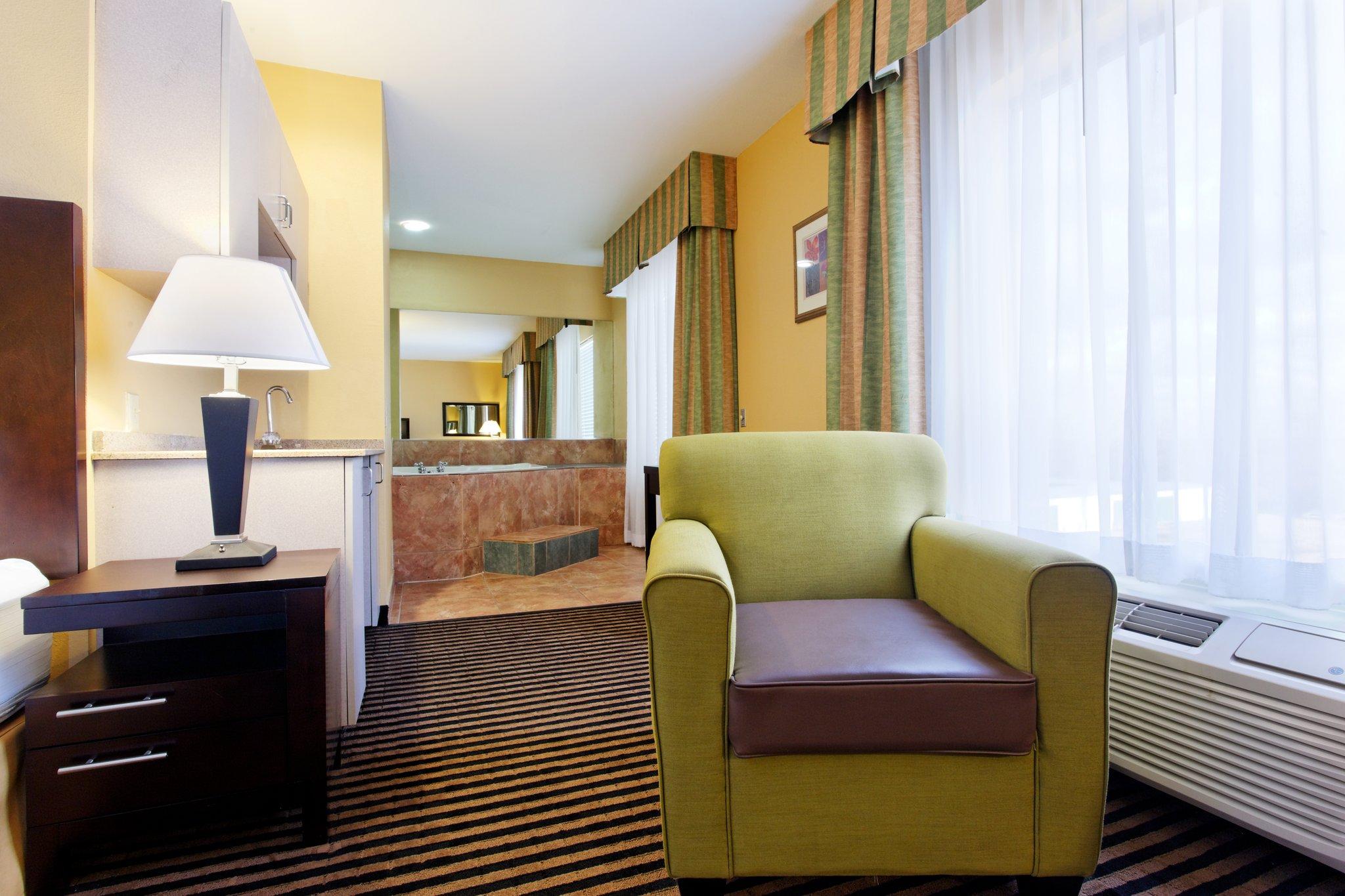 Holiday Inn Express Crockett