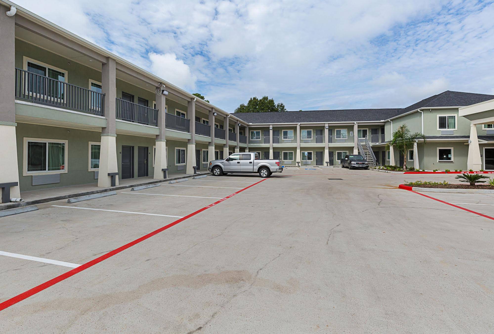 Scottish Inns and Suites Crosby