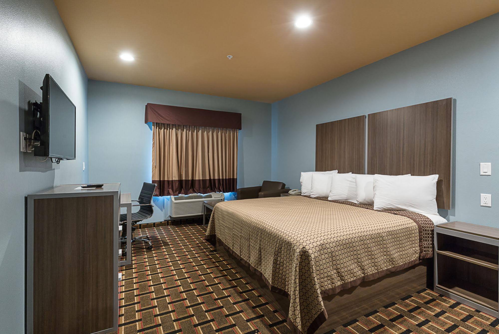 Scottish Inns and Suites Crosby