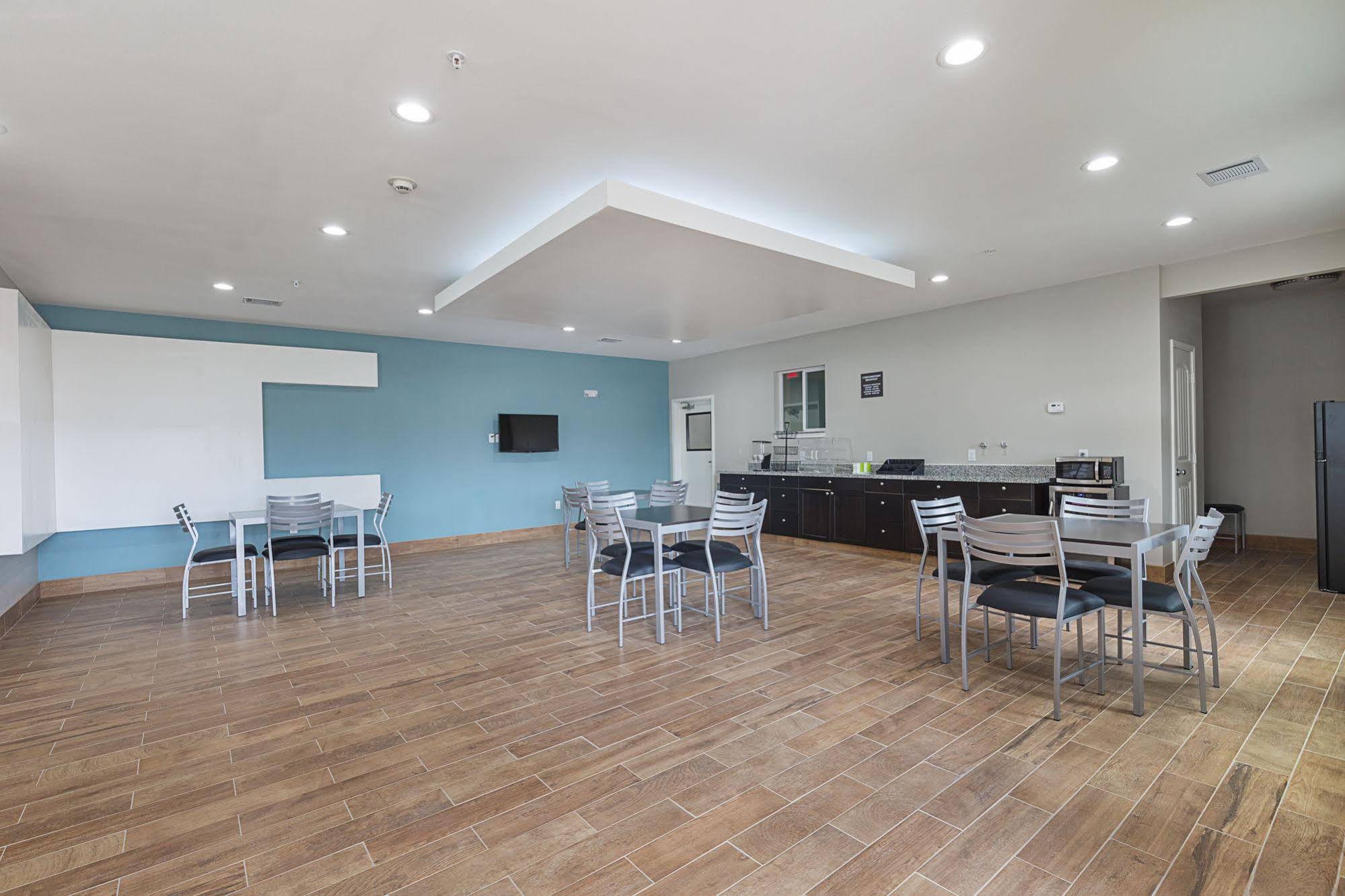 Scottish Inns and Suites Crosby