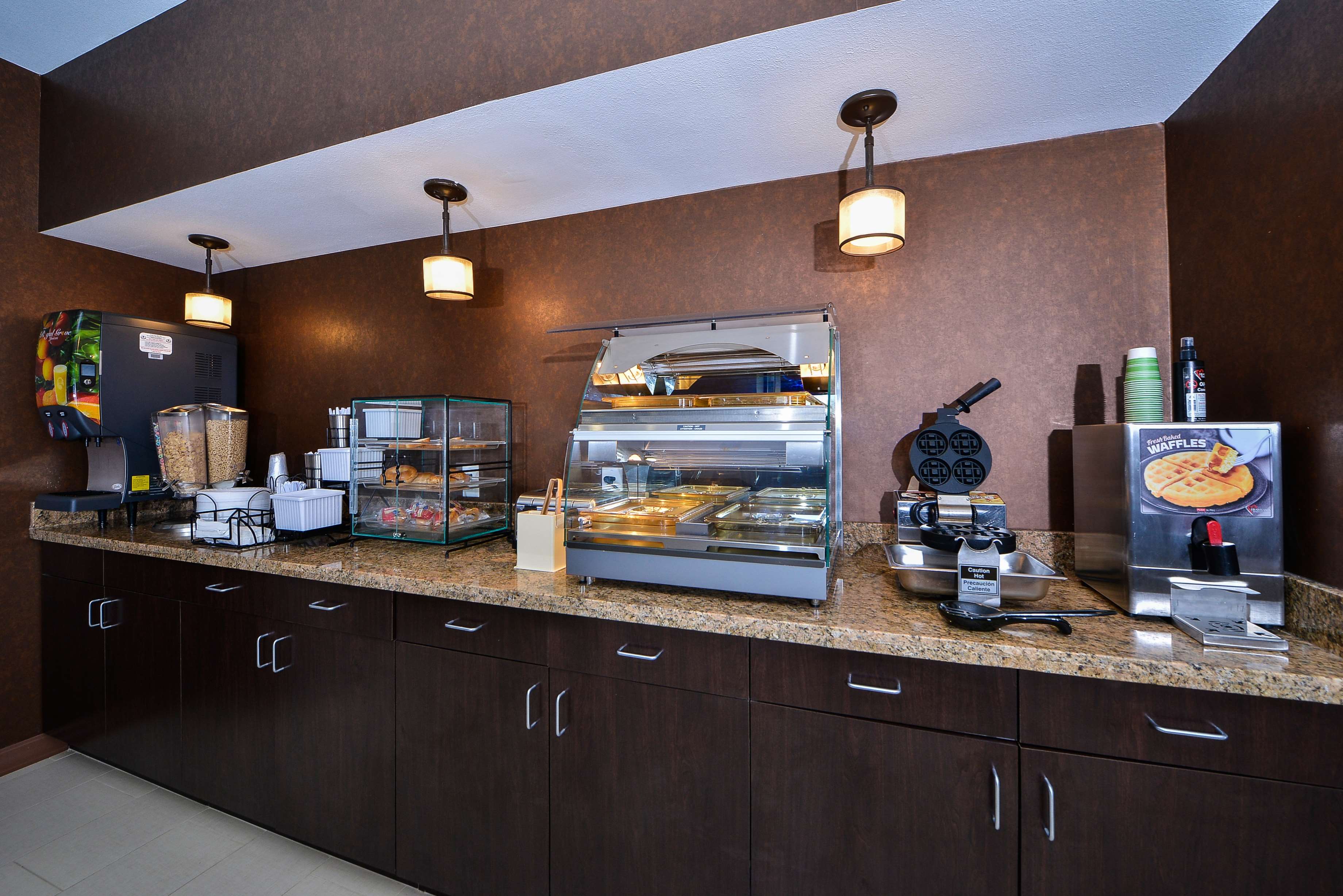 Americas Best Value Inn & Suites