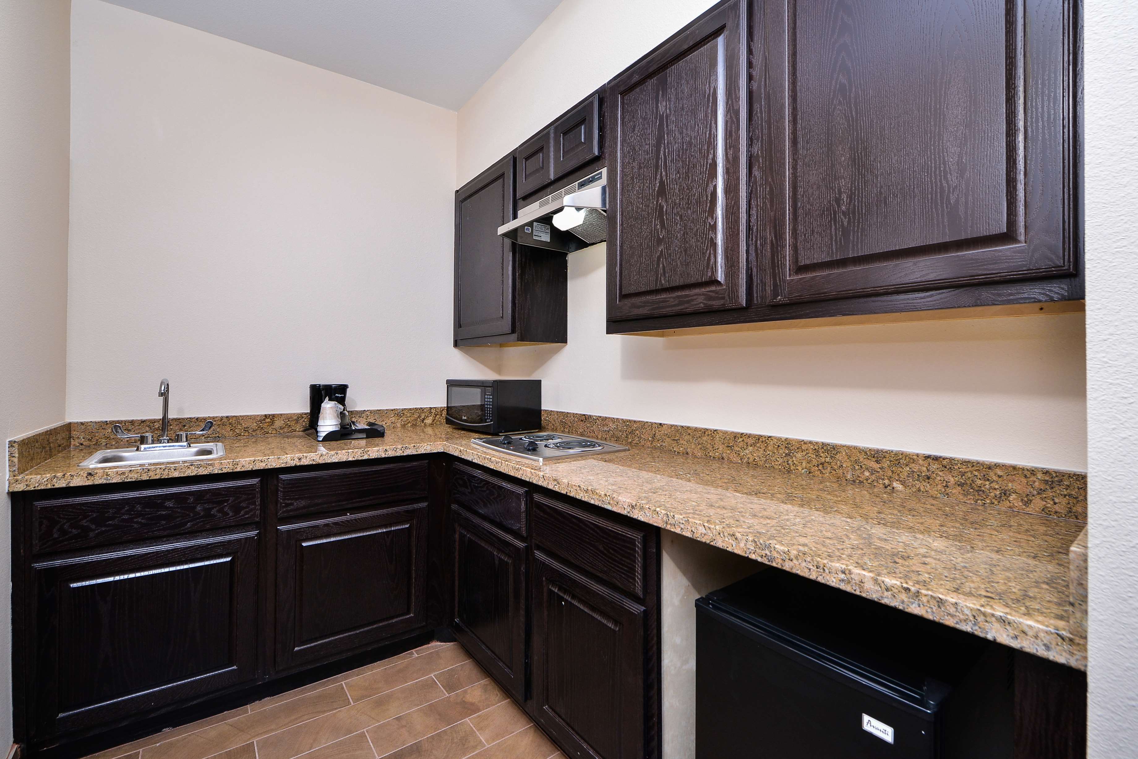 Americas Best Value Inn & Suites