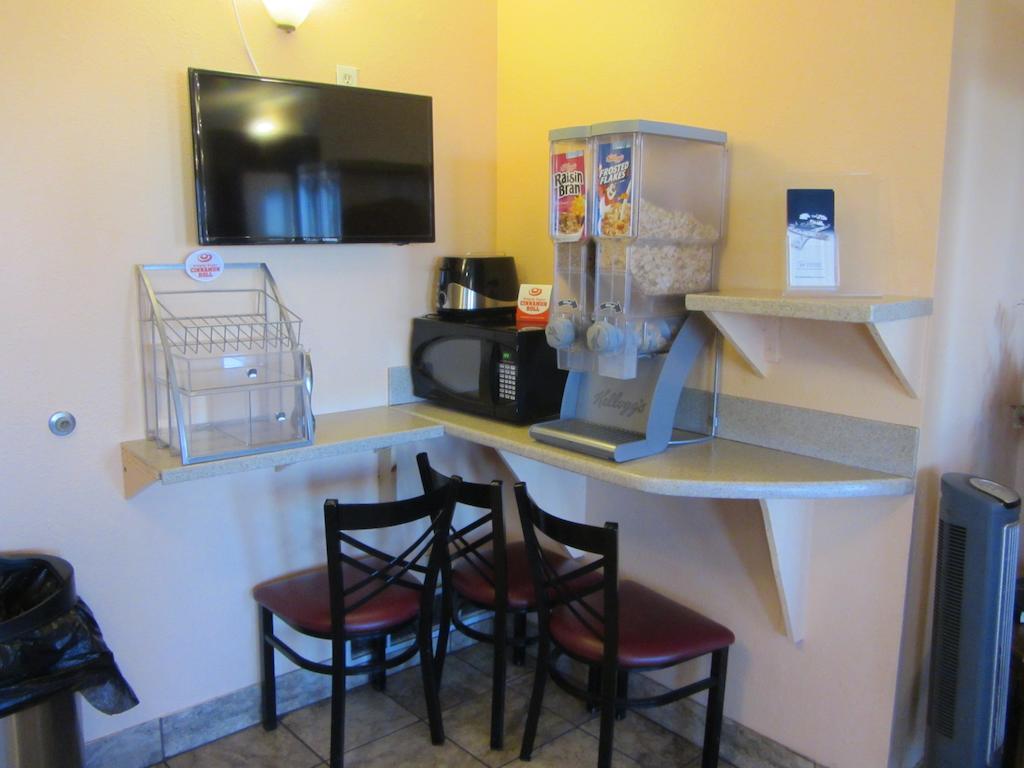 Super 8 by Wyndham Dalhart