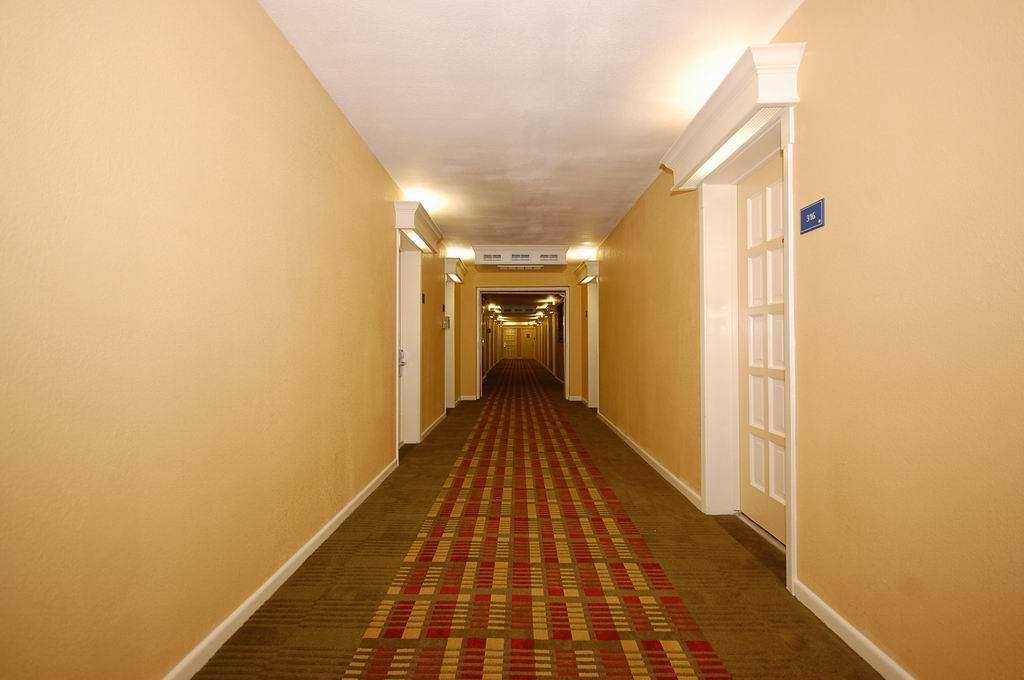 Motel 6 Dallas, TX – Downtown