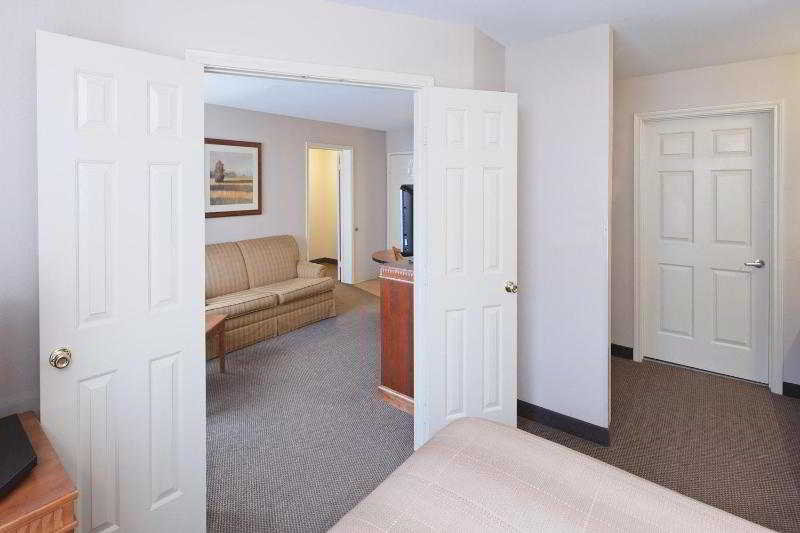 Candlewood Suites Dallas Market Center-Love Field