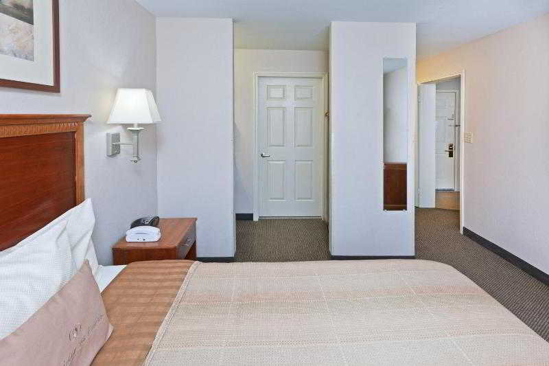 Candlewood Suites Dallas Market Center-Love Field
