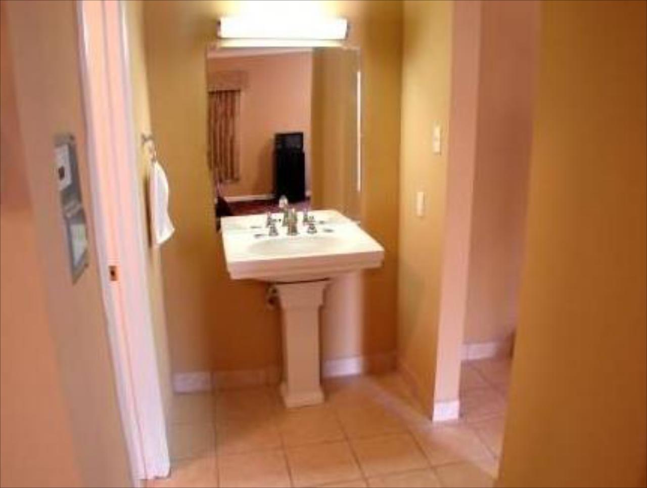 Carefree Inn & Suites Westend Area