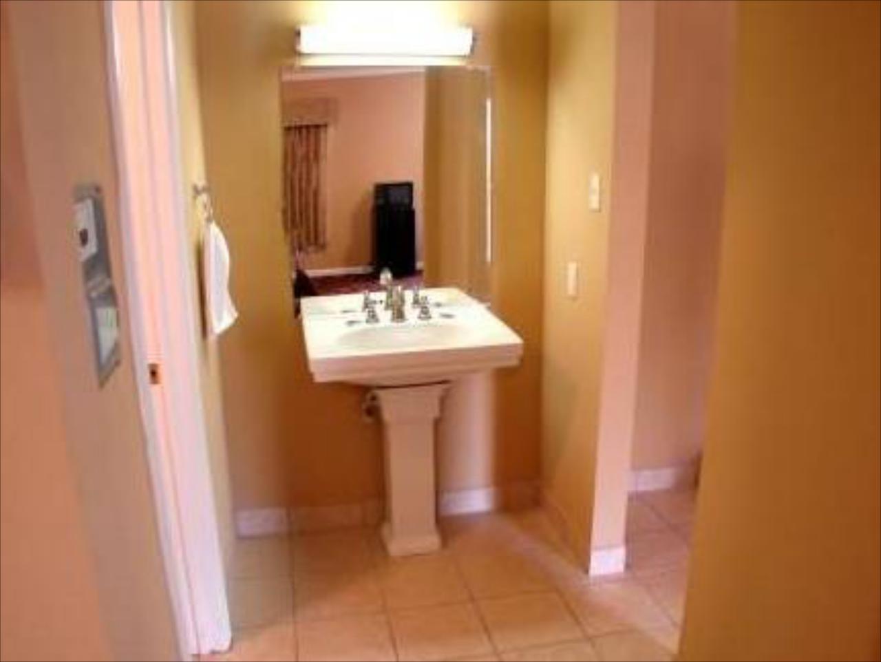 Carefree Inn & Suites Westend Area