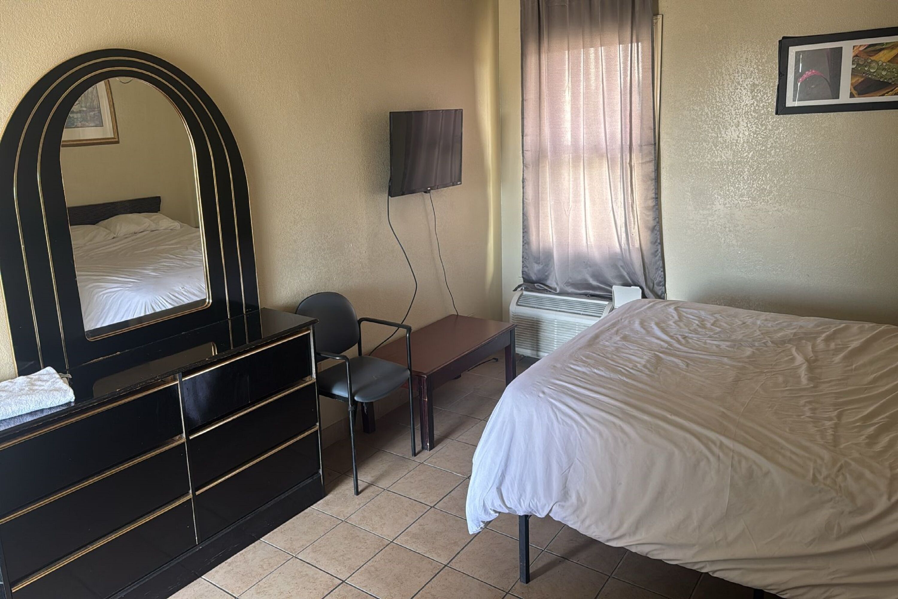 Cole Manor Motel By OYO Love Field Market Center